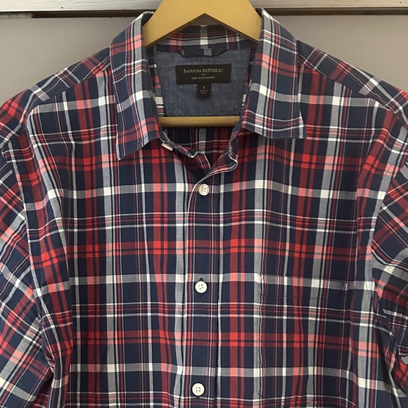 Banana Republic Red and Blue Plaid Men's Button Down Long Sleeve Shirt - Picture 5 of 8